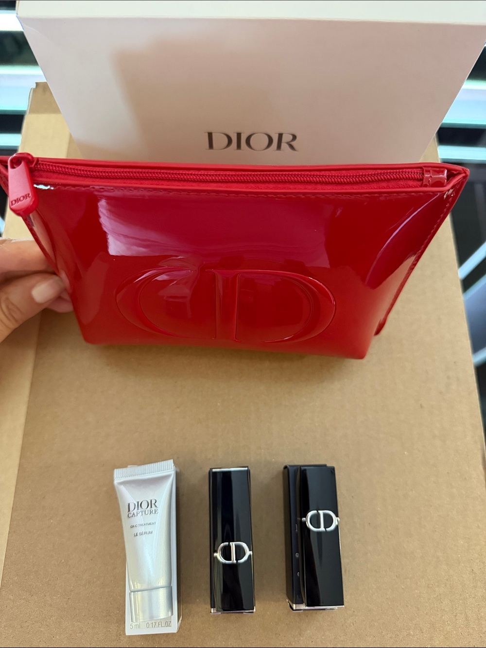 Dior Red Patent Cosmetic Pouch with 2 lipsticks and Le serum sample - Picture 2 of 8